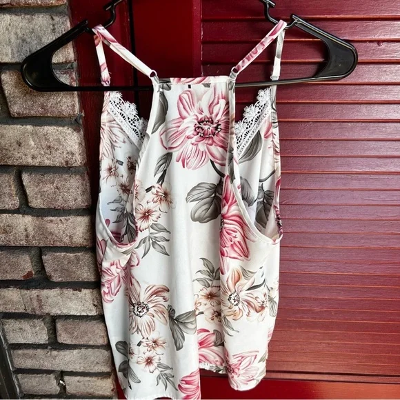 SHEIN skinny strap floral lacy tank top - Medium - Picture 5 of 9